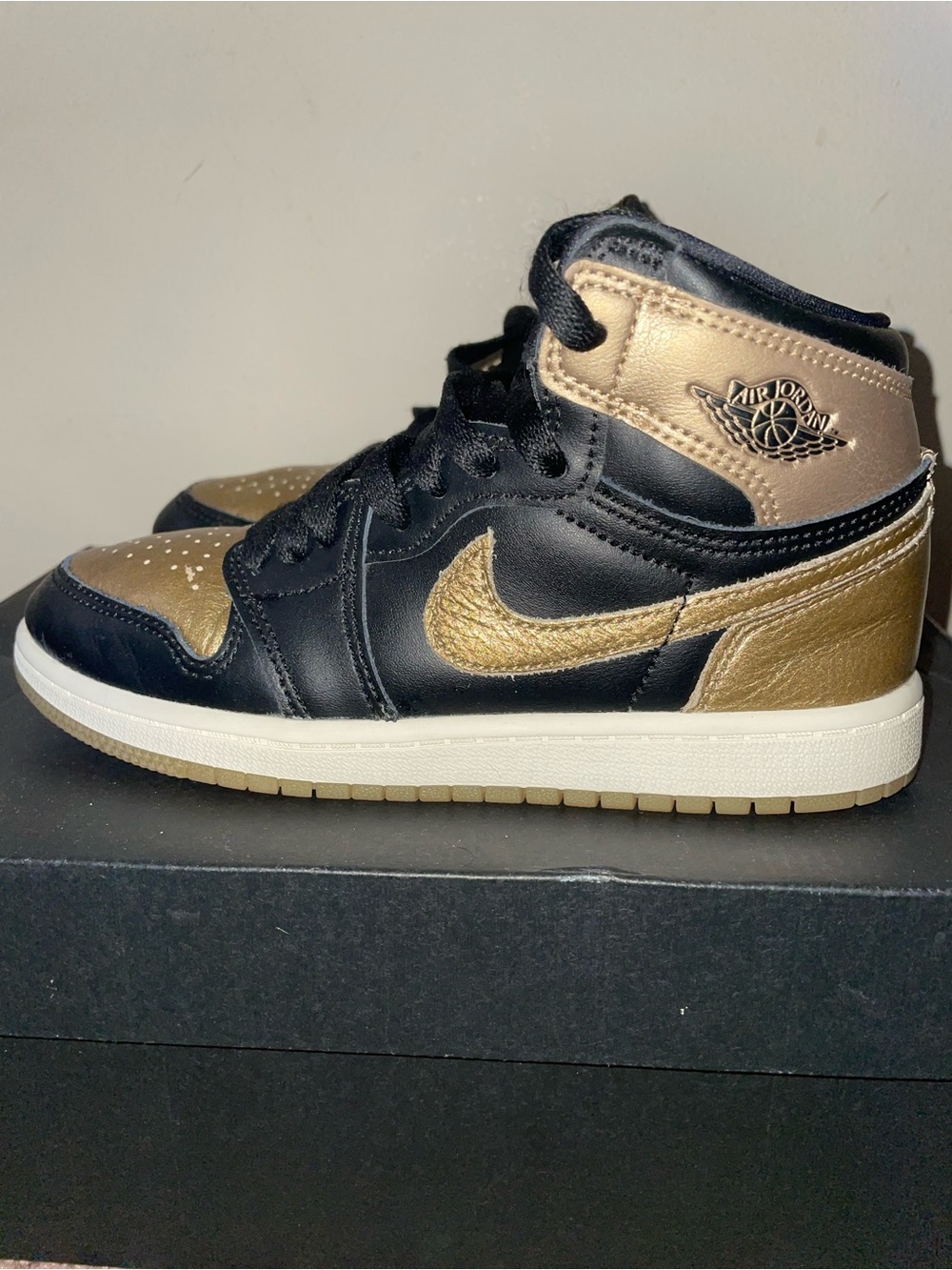 NIKE AIR JORDAN 1 RETRO HIGH OG